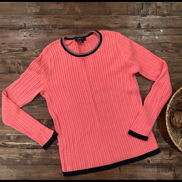 TOMMY HILFIGER SWEATER. SIZE: MEDIUM. - Picture 1 of 2